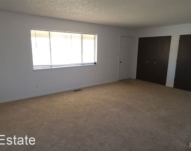 940 Christine Way - Photo Thumbnail 1