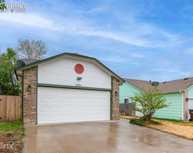 5631 R Hawkesbury Drive - Photo Thumbnail 2