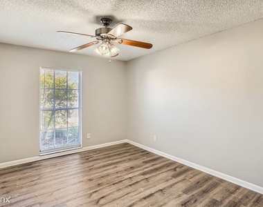 905 Johnson Loop Unit - Photo Thumbnail 4