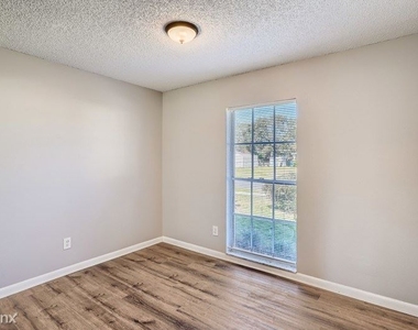 905 Johnson Loop Unit - Photo Thumbnail 3