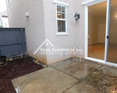 9036 Crescenda Lane - Photo Thumbnail 17