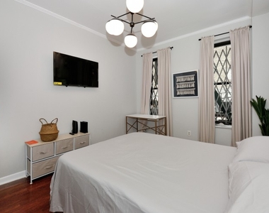 354 East 77th Street - Photo Thumbnail 3