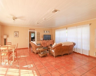 670 South Road - Photo Thumbnail 5