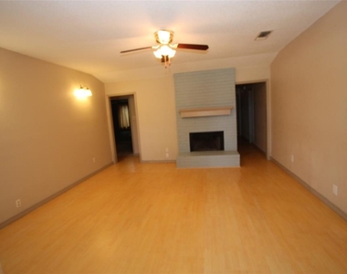 4501 Spinnaker Court - Photo Thumbnail 2