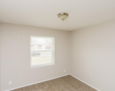 1225 Chapman Drive - Photo Thumbnail 11