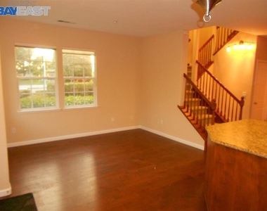 5981 Tan Oak Dr - Photo Thumbnail 3