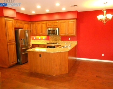 5981 Tan Oak Dr - Photo Thumbnail 4