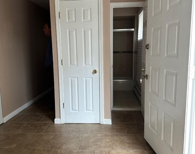 465 Stobe Avenue - Photo Thumbnail 2