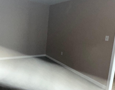 465 Stobe Avenue - Photo Thumbnail 8