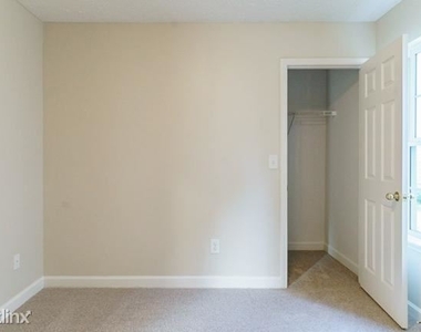 1014 R Lowrey Pl - Photo Thumbnail 11