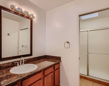 1833 N Center Avenue Unit - Photo Thumbnail 7