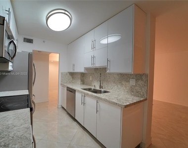 210 174th St Apt 1818 - Photo Thumbnail 6