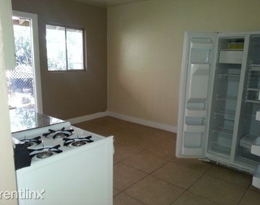 2138 E Turney Ave Apt B - Photo Thumbnail 16