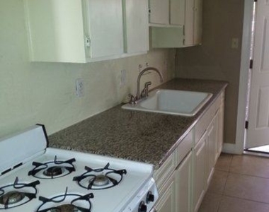 2138 E Turney Ave Apt B - Photo Thumbnail 12