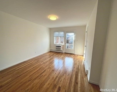 141 Manorhaven Boulevard - Photo Thumbnail 6