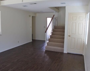 18531 Glen View Court - Photo Thumbnail 2