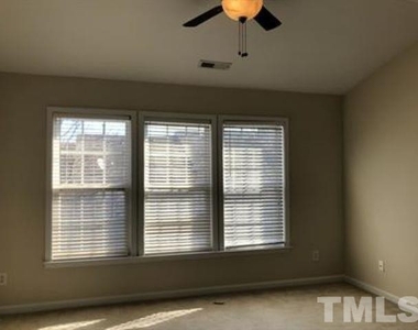 7014 Mead Lane - Photo Thumbnail 2