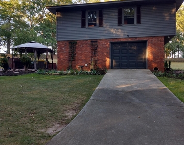 1064 Brookhaven Drive - Photo Thumbnail 2