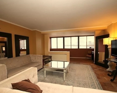 9 Hawthorne  Place Unit 4b - Photo Thumbnail 4