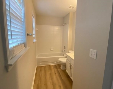 4217 Hunters Green Way Ne - Photo Thumbnail 22