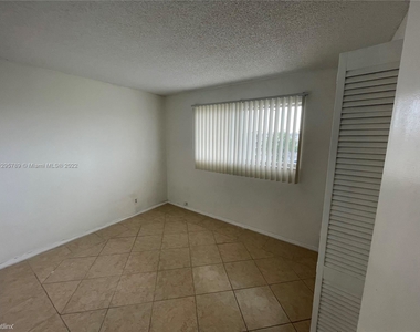 8740 N Sherman Cir Apt 502 - Photo Thumbnail 2