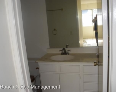 4220 Vista Del Rio Way #4 - Photo Thumbnail 4