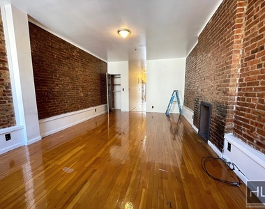 160 West 123 Street - Photo Thumbnail 3