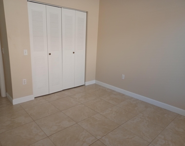 818 Villa Circle - Photo Thumbnail 23