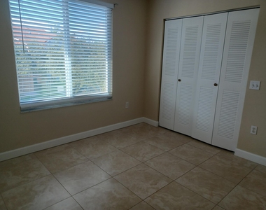 818 Villa Circle - Photo Thumbnail 26