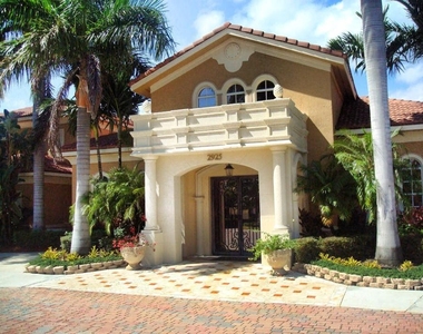 818 Villa Circle - Photo Thumbnail 1