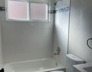 3103 R Hudson Street - Photo Thumbnail 19