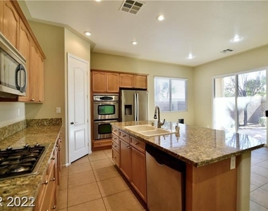 9425 Silent Oak Court - Photo Thumbnail 11