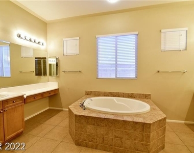 9425 Silent Oak Court - Photo Thumbnail 25