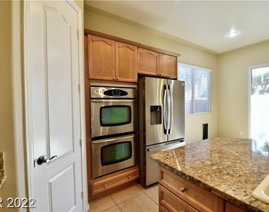 9425 Silent Oak Court - Photo Thumbnail 12