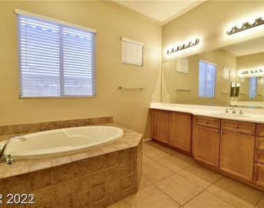 9425 Silent Oak Court - Photo Thumbnail 24