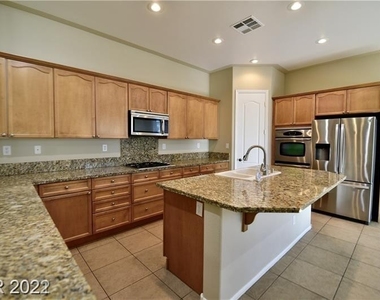 9425 Silent Oak Court - Photo Thumbnail 9