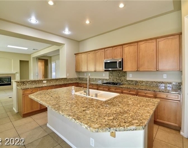 9425 Silent Oak Court - Photo Thumbnail 8