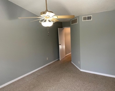 2422 Northlake Court - Photo Thumbnail 12