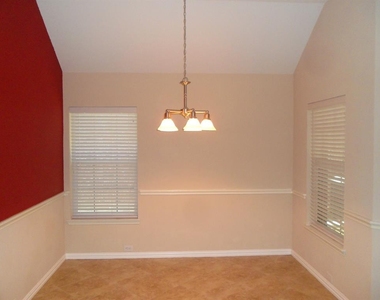 2828 Glendale Way - Photo Thumbnail 2