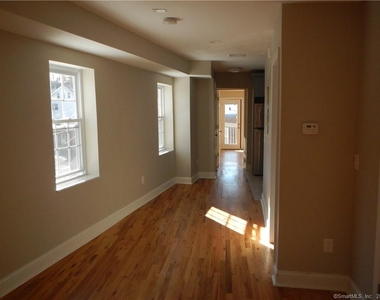 412 Howe Avenue - Photo Thumbnail 3