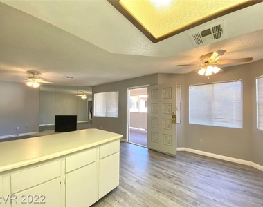 717 Rock Springs Drive - Photo Thumbnail 8