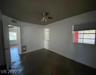 1212 Francis Avenue - Photo Thumbnail 14