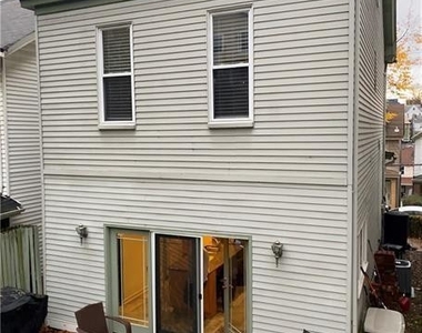 221 Ulysses St - Photo Thumbnail 12