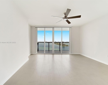 1756 N Bayshore Dr - Photo Thumbnail 17