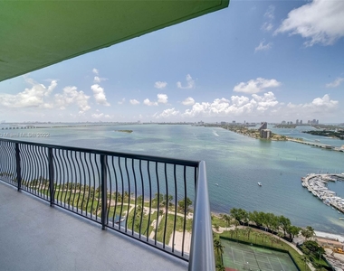 1756 N Bayshore Dr - Photo Thumbnail 11