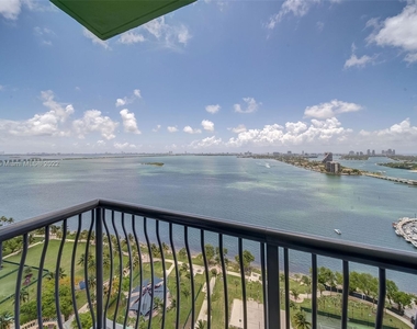 1756 N Bayshore Dr - Photo Thumbnail 7