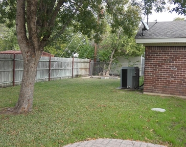 440 Fieldwood Terrace - Photo Thumbnail 12