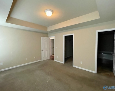 205 Laramie Circle - Photo Thumbnail 18