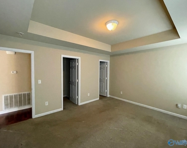 205 Laramie Circle - Photo Thumbnail 17