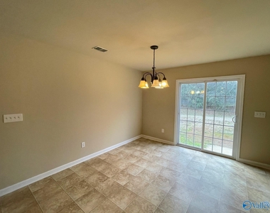 205 Laramie Circle - Photo Thumbnail 10